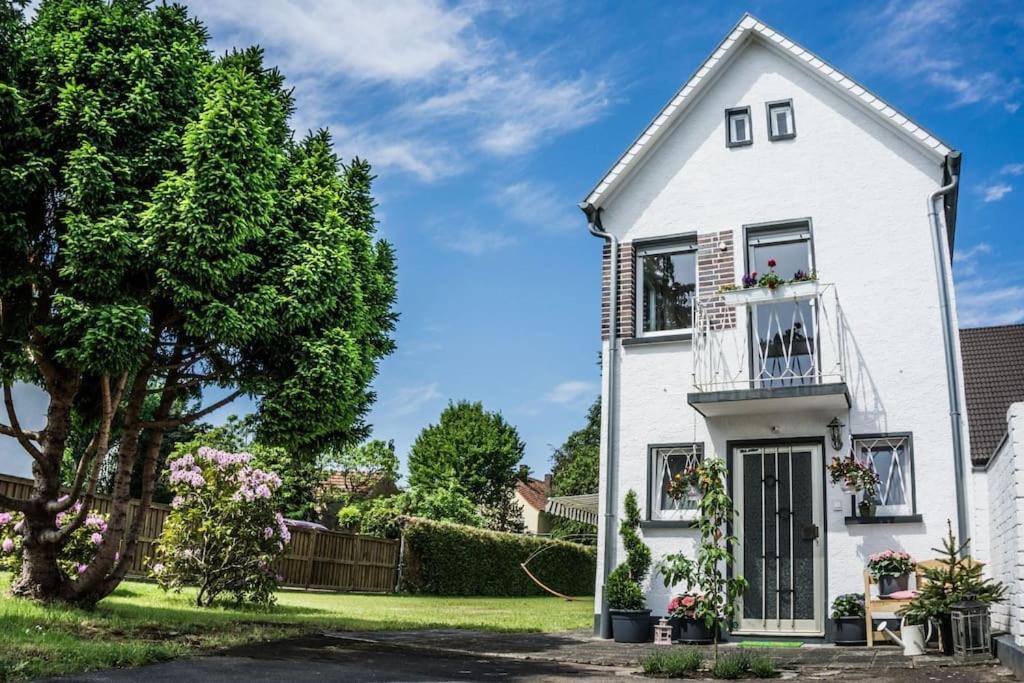 Schoenes Haus Mit Grossem Garten Seligenstadt Exterior photo